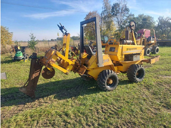 Săpător de şanţuri CASE