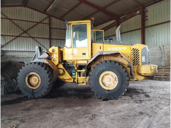 Încărcător frontal pe pneuri VOLVO L110E