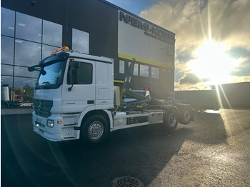 Camion cu cârlig MERCEDES-BENZ Actros 2545