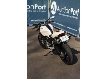 Motocicletă Ducati MONSTER 696: Foto 4 Motocicletă Ducati MONSTER 696: Foto 4