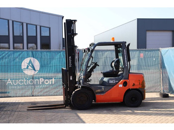 : fotografie din antet