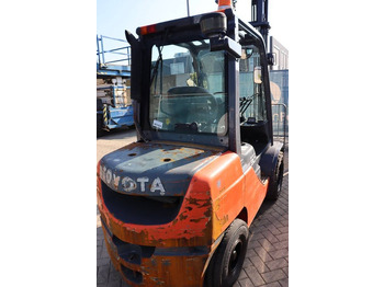 Stivuitor diesel Toyota 02-8FDF30: Foto 5