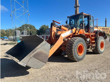 Încărcător frontal pe pneuri DOOSAN DL300