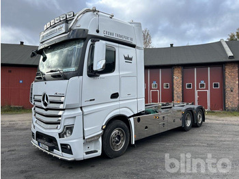 Camion cu cârlig MERCEDES-BENZ