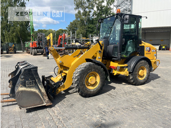 Încărcător frontal pe pneuri CATERPILLAR