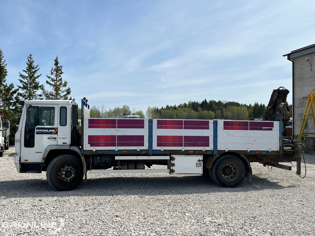 2000 Volvo FL220 4x2 + Hiab 102-4 - Camion platformă, Camion cu macara: Foto 3 2000 Volvo FL220 4x2 + Hiab 102-4 - Camion platformă, Camion cu macara: Foto 3
