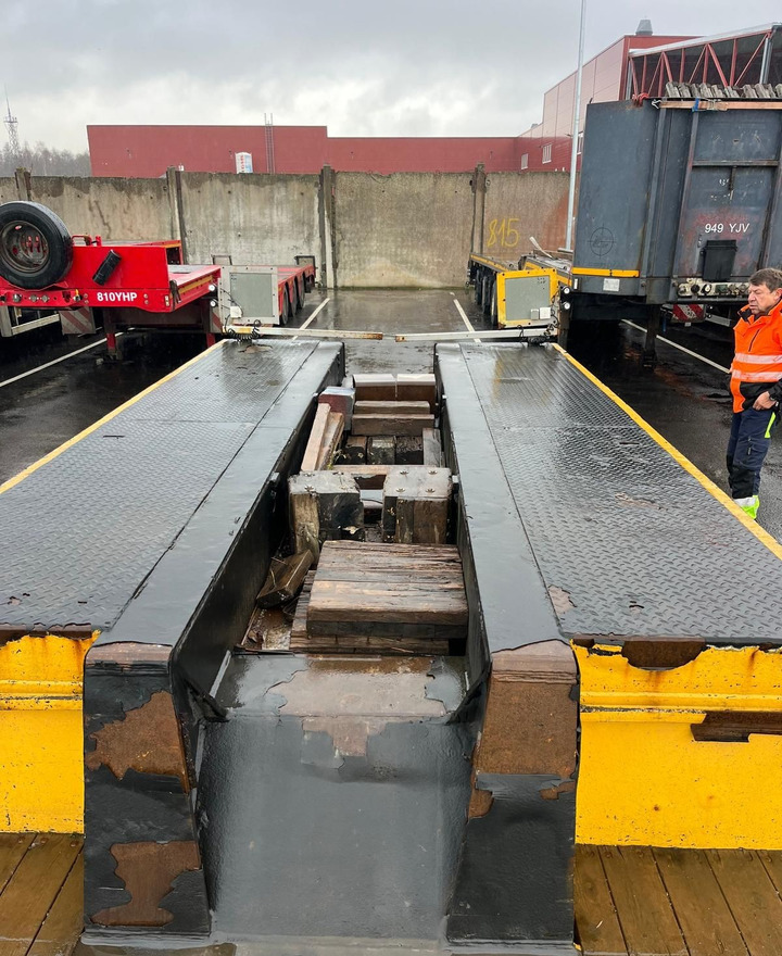 Faymonville STBZ-3VA Low-Bed 3-axle Trailer - Semiremorcă transport agabaritic: Foto 5 Faymonville STBZ-3VA Low-Bed 3-axle Trailer - Semiremorcă transport agabaritic: Foto 5