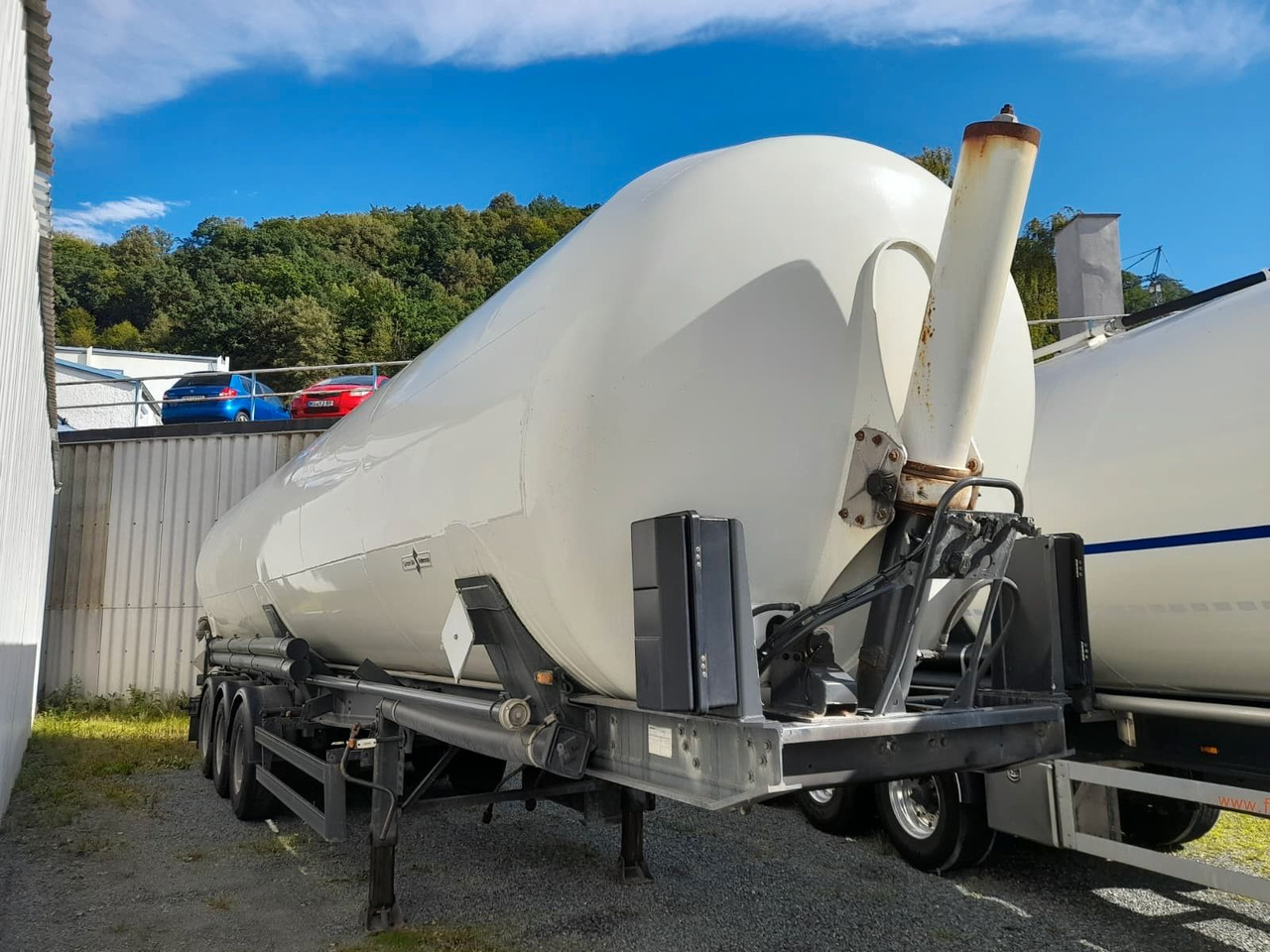 Spitzer SK 2460 CAL GGVS 60m³ Kippsilo - Semiremorcă siloz: Foto 1 Spitzer SK 2460 CAL GGVS 60m³ Kippsilo - Semiremorcă siloz: Foto 1