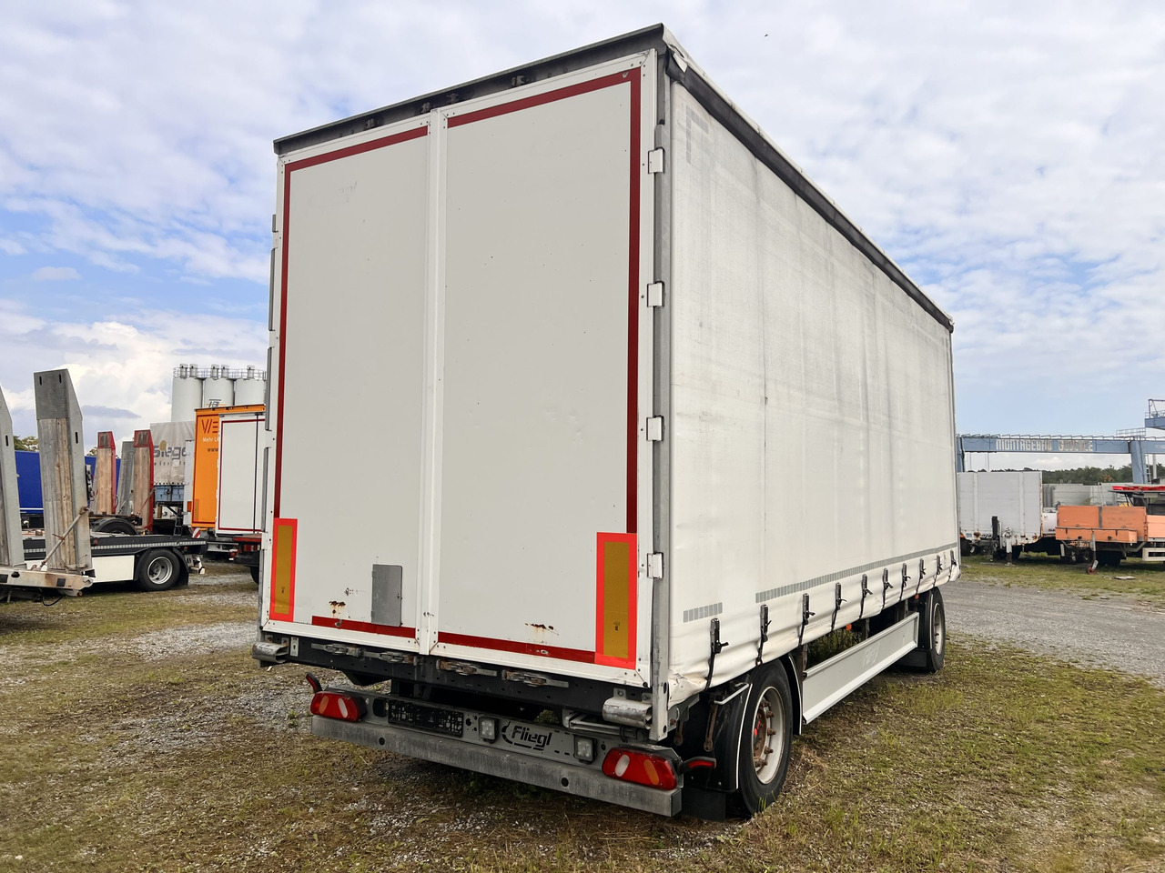 Fliegl ZPS180 2 Achs Jumbo- Planen, Mega, durchladbar - Remorcă cu prelată: Foto 2 Fliegl ZPS180 2 Achs Jumbo- Planen, Mega, durchladbar - Remorcă cu prelată: Foto 2