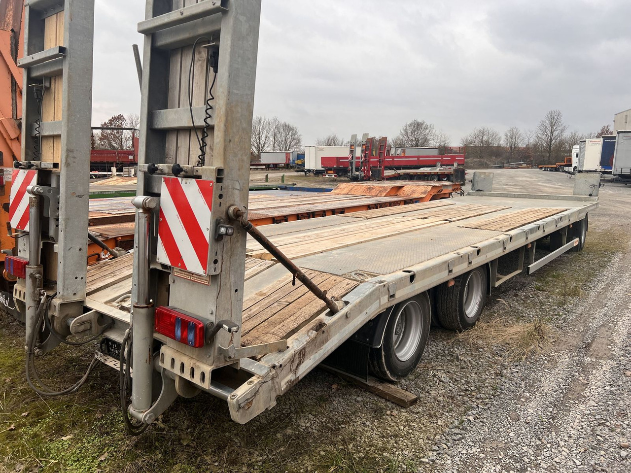 Möslein 3 Achs Tiefladeranhänger 9 m Ladefläche - Remorcă transport agabaritic: Foto 3 Möslein 3 Achs Tiefladeranhänger 9 m Ladefläche - Remorcă transport agabaritic: Foto 3