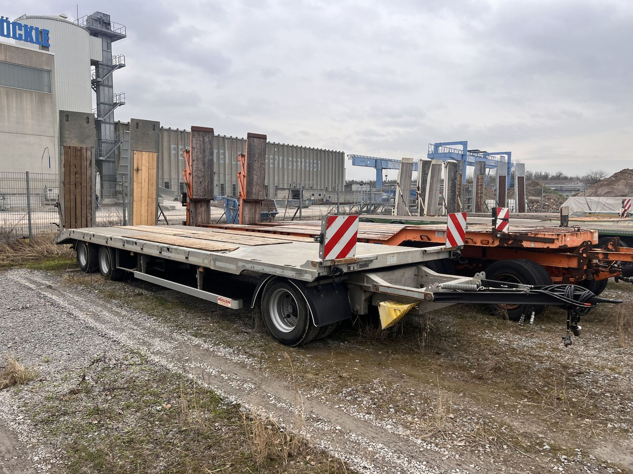 Möslein 3 Achs Tiefladeranhänger 9 m Ladefläche - Remorcă transport agabaritic: Foto 1 Möslein 3 Achs Tiefladeranhänger 9 m Ladefläche - Remorcă transport agabaritic: Foto 1