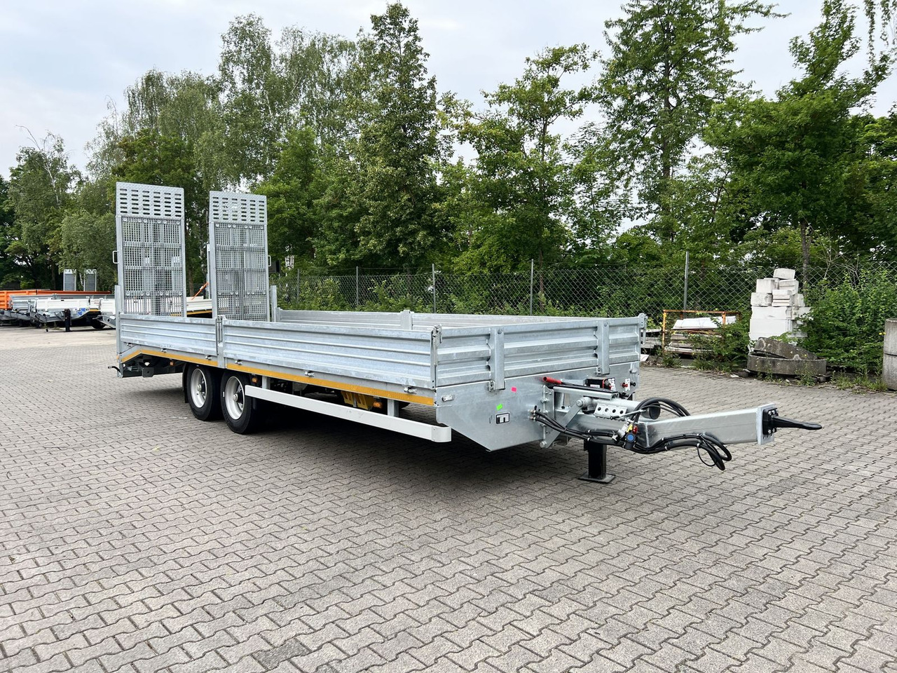 Möslein Neuer Tandemtieflader, 7,28 m Ladefläche, breit - Remorcă transport agabaritic: Foto 1 Möslein Neuer Tandemtieflader, 7,28 m Ladefläche, breit - Remorcă transport agabaritic: Foto 1