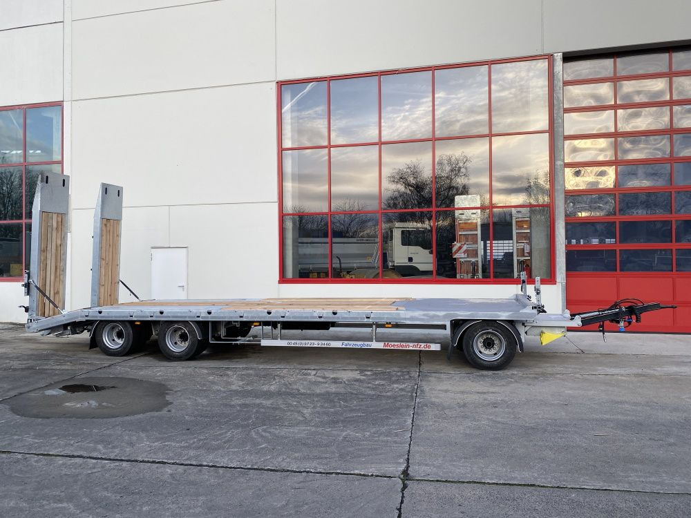Möslein T 3-8,20 P VB H1 Blatt 3 Achs Tieflader mit gerader Ladefläche 8,10 m, Neufahrzeug - Remorcă transport agabaritic: Foto 1 Möslein T 3-8,20 P VB H1 Blatt 3 Achs Tieflader mit gerader Ladefläche 8,10 m, Neufahrzeug - Remorcă transport agabaritic: Foto 1