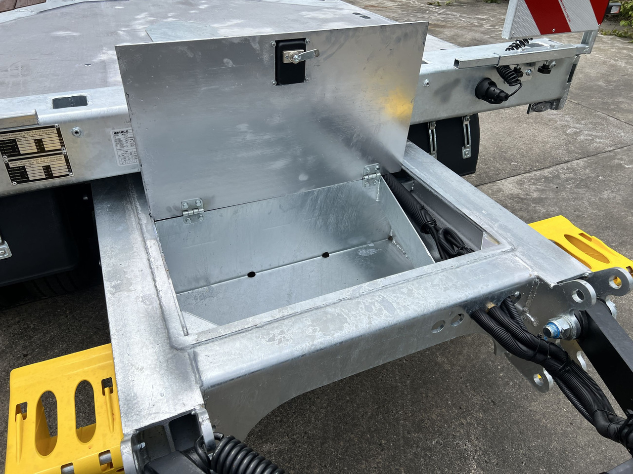 Möslein T 3-9,20 F 3 Achs Tieflader mit gerader Ladefläche 9 m, Neufahrzeug - Remorcă transport agabaritic: Foto 3 Möslein T 3-9,20 F 3 Achs Tieflader mit gerader Ladefläche 9 m, Neufahrzeug - Remorcă transport agabaritic: Foto 3