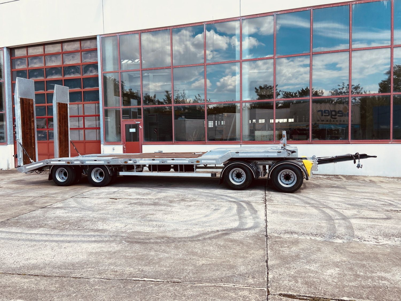 Remorcă transport agabaritic pentru transport de utilaje grele nou Möslein T 4 VB F  4 Achs Tieflader- Anhänger, Neufahrzeug: Foto 8
