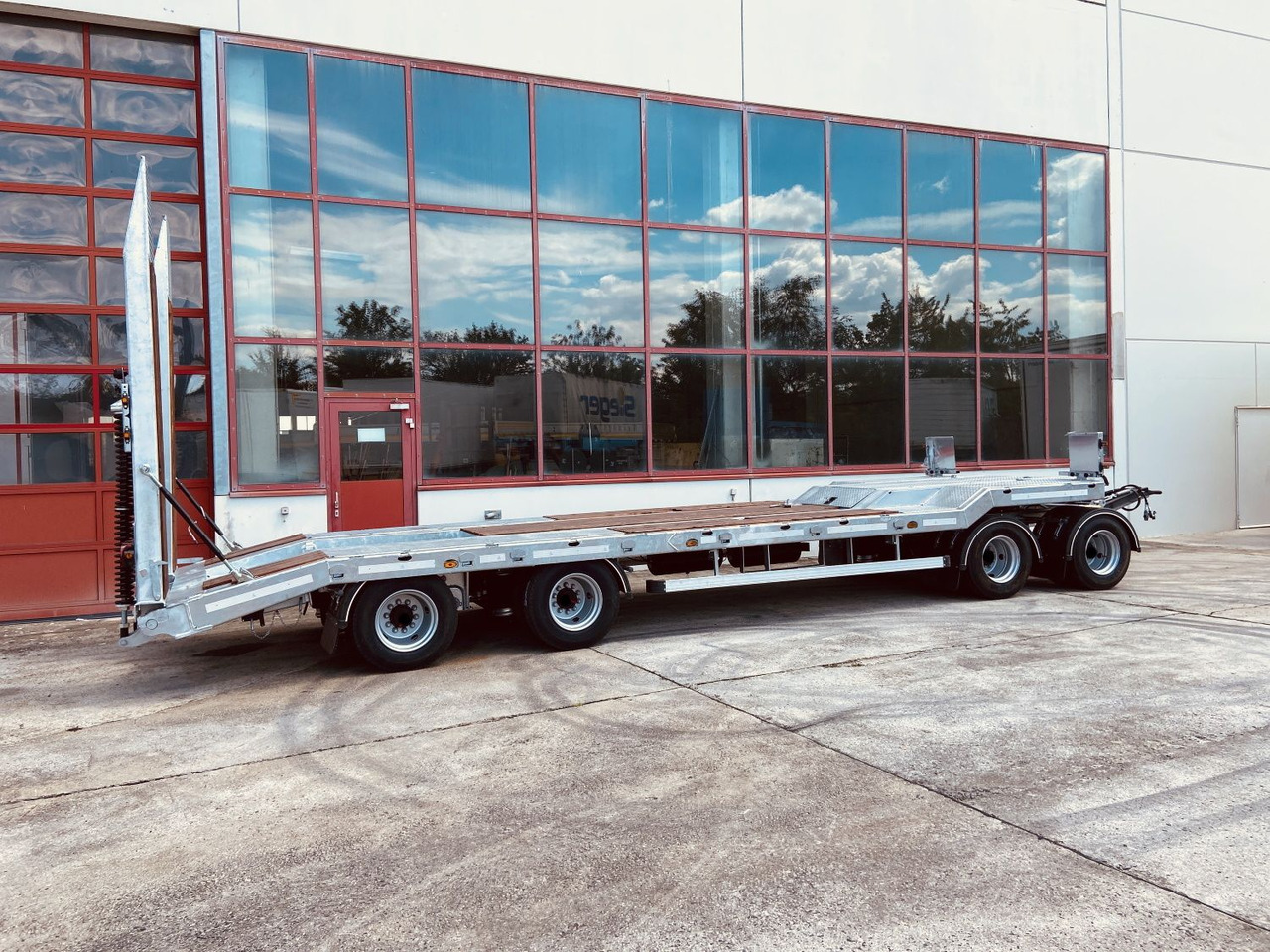 Möslein T 4 VB F 4 Achs Tieflader- Anhänger, Neufahrzeug - Remorcă transport agabaritic: Foto 2 Möslein T 4 VB F 4 Achs Tieflader- Anhänger, Neufahrzeug - Remorcă transport agabaritic: Foto 2