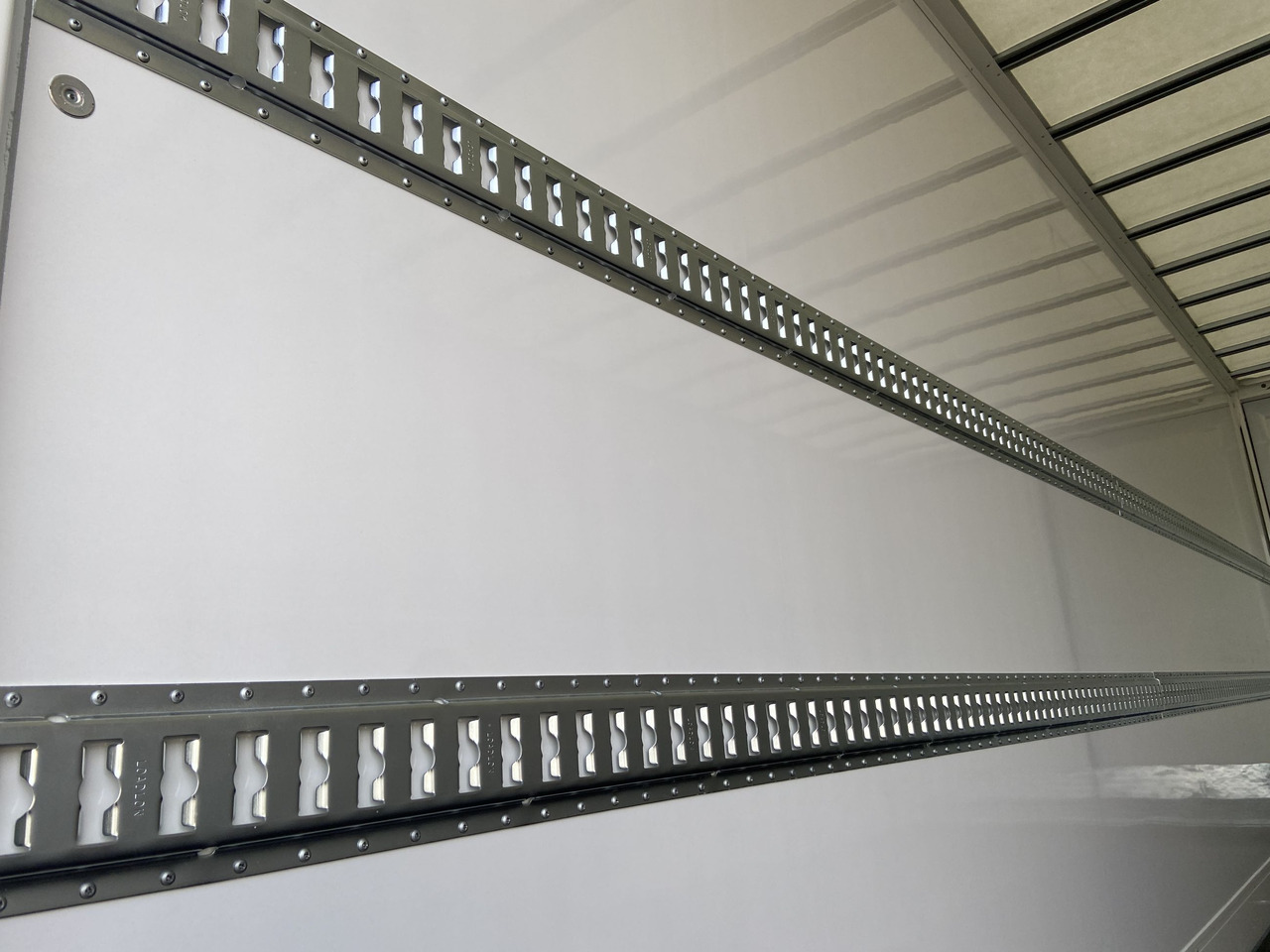 Möslein TKO 105 D 6m weiß Tandem- Koffer, Durchladbar, -- Neufahrzeug -- - Remorcă furgon: Foto 4 Möslein TKO 105 D 6m weiß Tandem- Koffer, Durchladbar, -- Neufahrzeug -- - Remorcă furgon: Foto 4