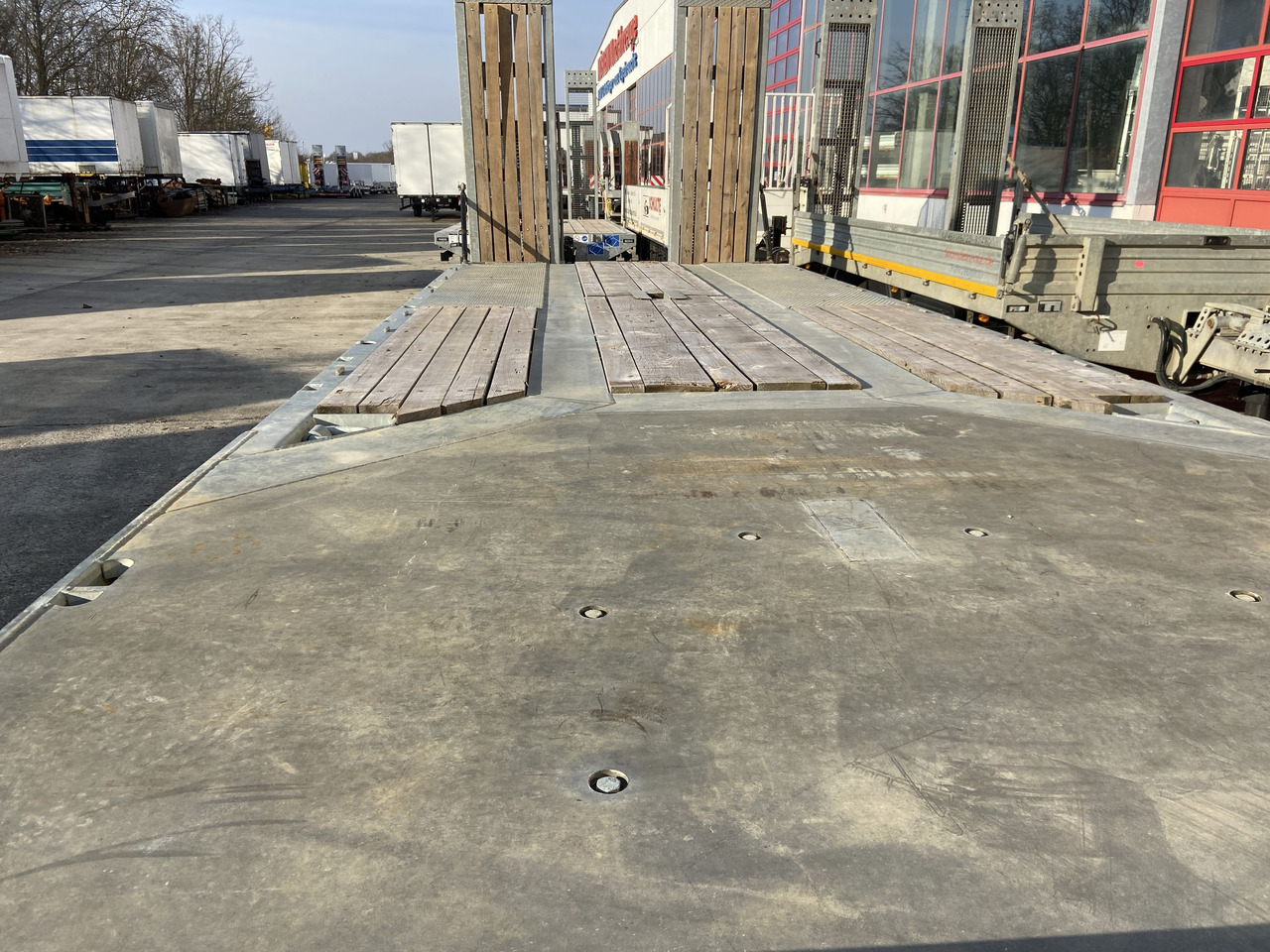 Möslein TO 3 F Schwebheim  Neuwertig 3 Achs Tieflader 8,10 m Ladefläche - Remorcă transport agabaritic: Foto 4 Möslein TO 3 F Schwebheim  Neuwertig 3 Achs Tieflader 8,10 m Ladefläche - Remorcă transport agabaritic: Foto 4