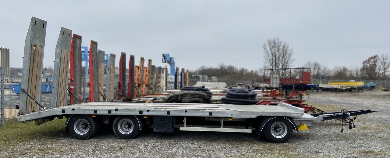 Möslein TO 3 F Schwebheim  Neuwertig 3 Achs Tieflader 8,10 m Ladefläche - Remorcă transport agabaritic: Foto 3 Möslein TO 3 F Schwebheim  Neuwertig 3 Achs Tieflader 8,10 m Ladefläche - Remorcă transport agabaritic: Foto 3