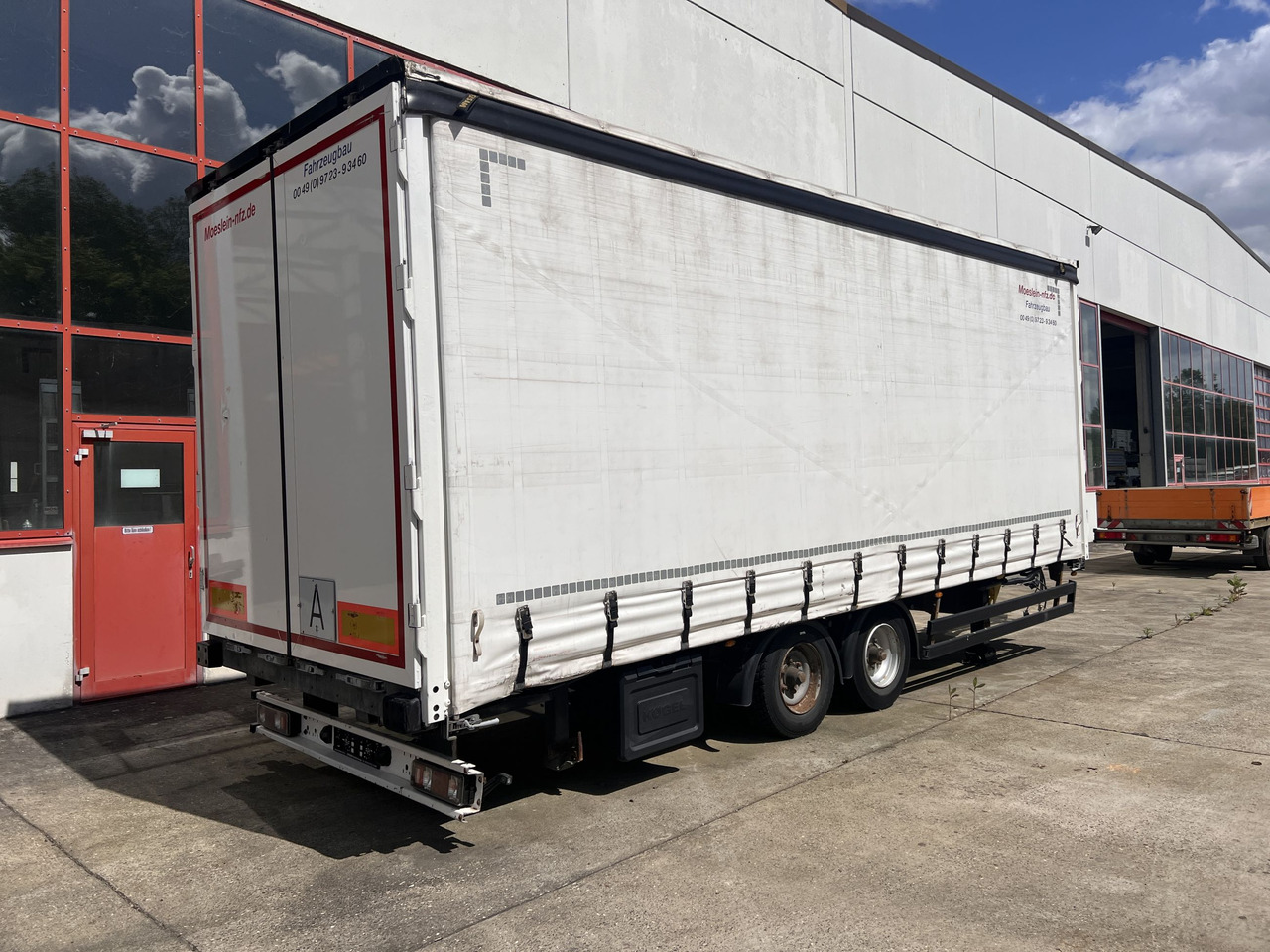 Möslein TPW 105 D Schwebheim Tandemplanenanhänger durchladbar - Remorcă cu prelată: Foto 1 Möslein TPW 105 D Schwebheim Tandemplanenanhänger durchladbar - Remorcă cu prelată: Foto 1