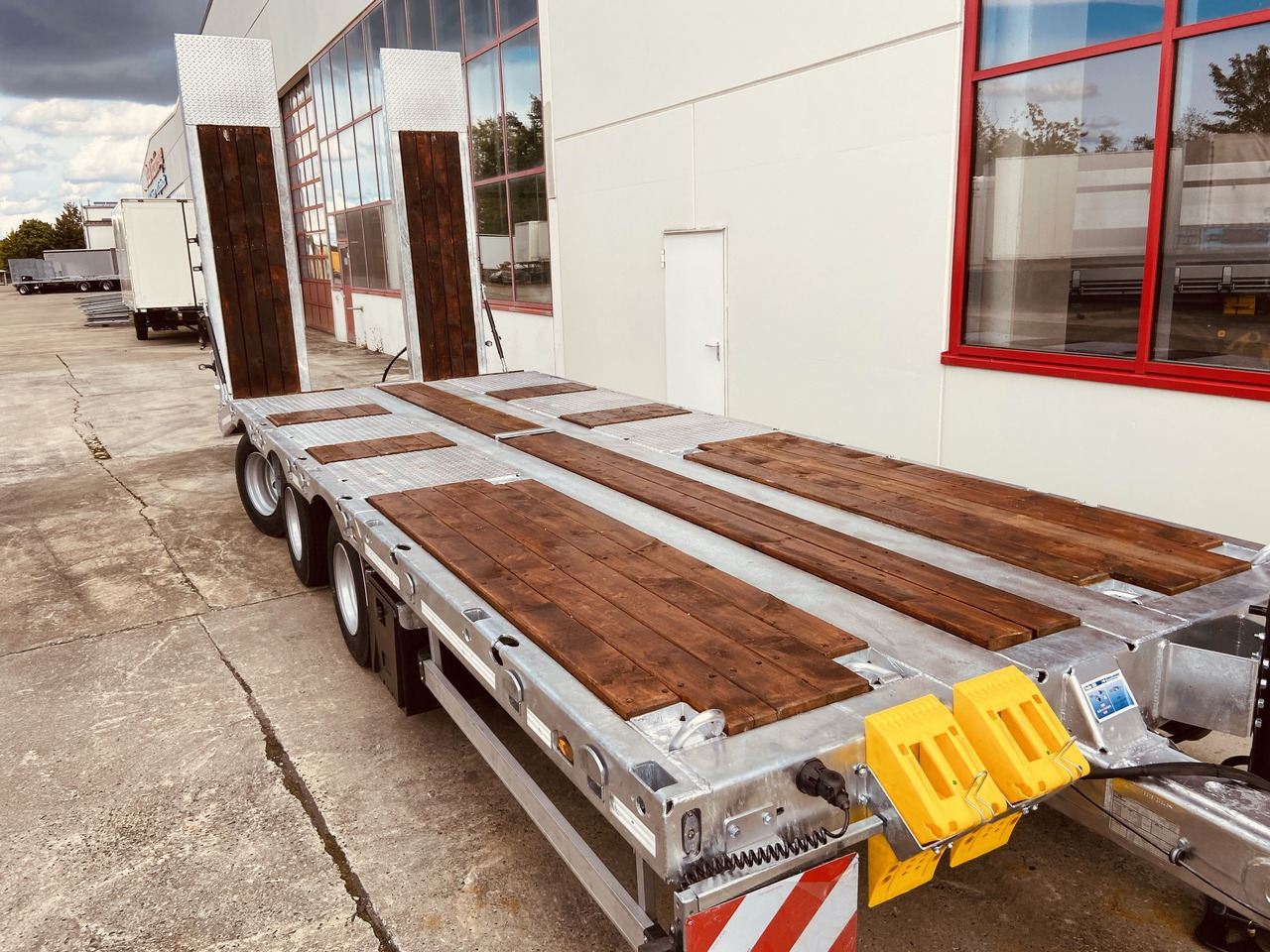 Möslein TT 28 Tridem- Tieflader 3 Achs, gelenktNeufahrzeug - Remorcă transport agabaritic: Foto 3 Möslein TT 28 Tridem- Tieflader 3 Achs, gelenktNeufahrzeug - Remorcă transport agabaritic: Foto 3