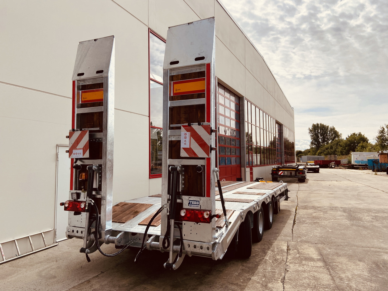 Remorcă transport agabaritic pentru transport de utilaje grele nou Möslein TT 31  31 t GG Tridem- Tieflader 3 Achs, gelenktNeufahrzeug: Foto 11