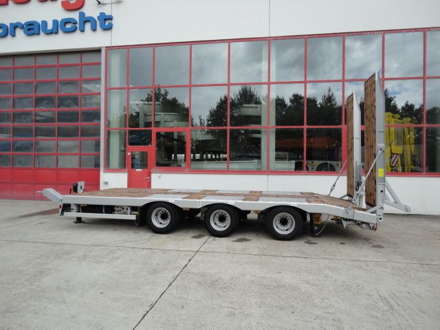Möslein TT 31 31 t GG Tridem- Tieflader 3 AchsNeufahrzeug - Remorcă transport agabaritic: Foto 4 Möslein TT 31 31 t GG Tridem- Tieflader 3 AchsNeufahrzeug - Remorcă transport agabaritic: Foto 4