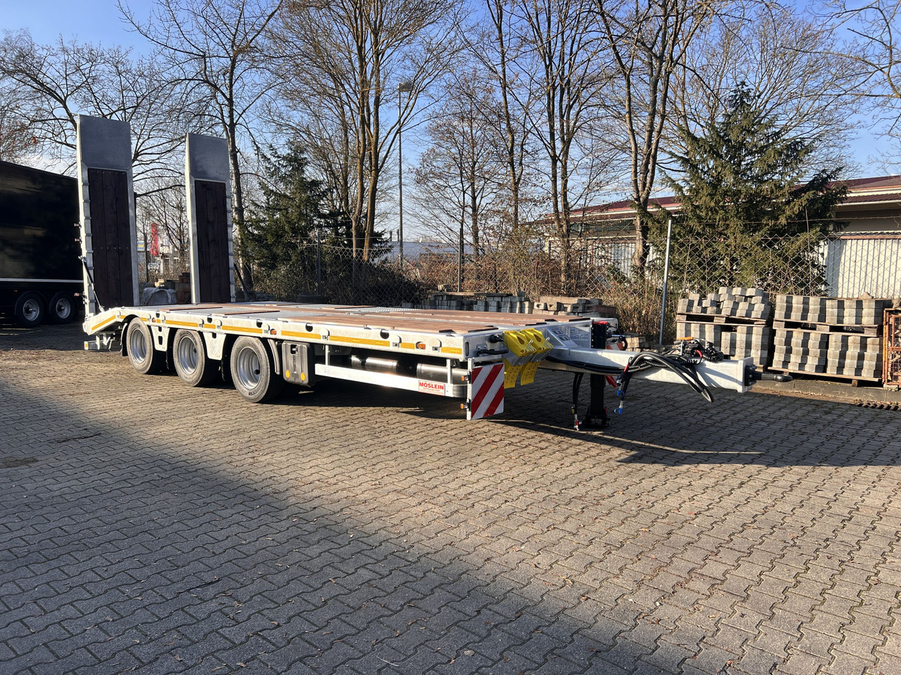 Möslein TT 34 Zugrohr Gerade 34 t GG Tridem- Tieflader 3 Achs, gelenktNeufahrzeug - Remorcă transport agabaritic: Foto 3 Möslein TT 34 Zugrohr Gerade 34 t GG Tridem- Tieflader 3 Achs, gelenktNeufahrzeug - Remorcă transport agabaritic: Foto 3
