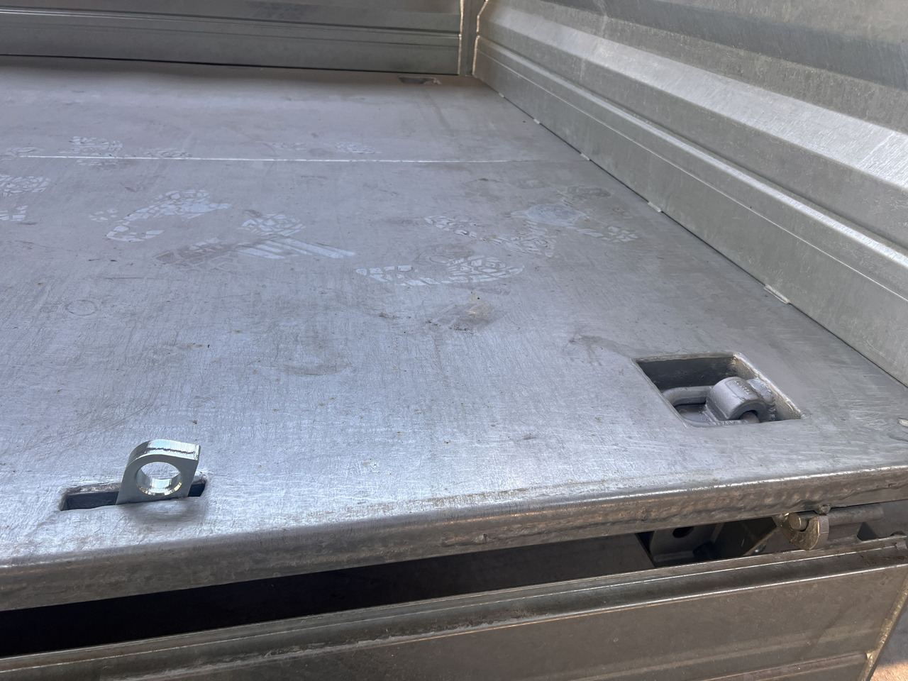 Möslein TTD 14 5,70 m 14 t Tandem- Kipper Tieflader 5,70 m lang, Breite Reifen-- Neufahrzeug -- - Remorcă basculantă: Foto 3 Möslein TTD 14 5,70 m 14 t Tandem- Kipper Tieflader 5,70 m lang, Breite Reifen-- Neufahrzeug -- - Remorcă basculantă: Foto 3