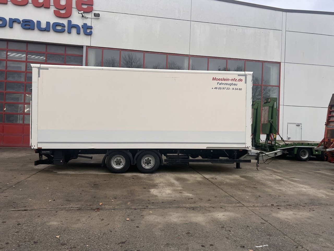 Möslein Tandem Koffer mit Ladebordwand 1,5 t + Durchlad - Remorcă furgon: Foto 4 Möslein Tandem Koffer mit Ladebordwand 1,5 t + Durchlad - Remorcă furgon: Foto 4