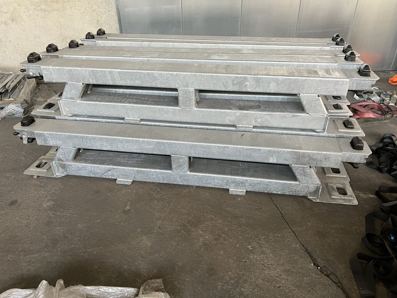 Müller Mitteltal Ausgleichsbock für Satteltieflader incl. Conatinerverschlüssen - Semiremorcă transport agabaritic: Foto 2 Müller Mitteltal Ausgleichsbock für Satteltieflader incl. Conatinerverschlüssen - Semiremorcă transport agabaritic: Foto 2