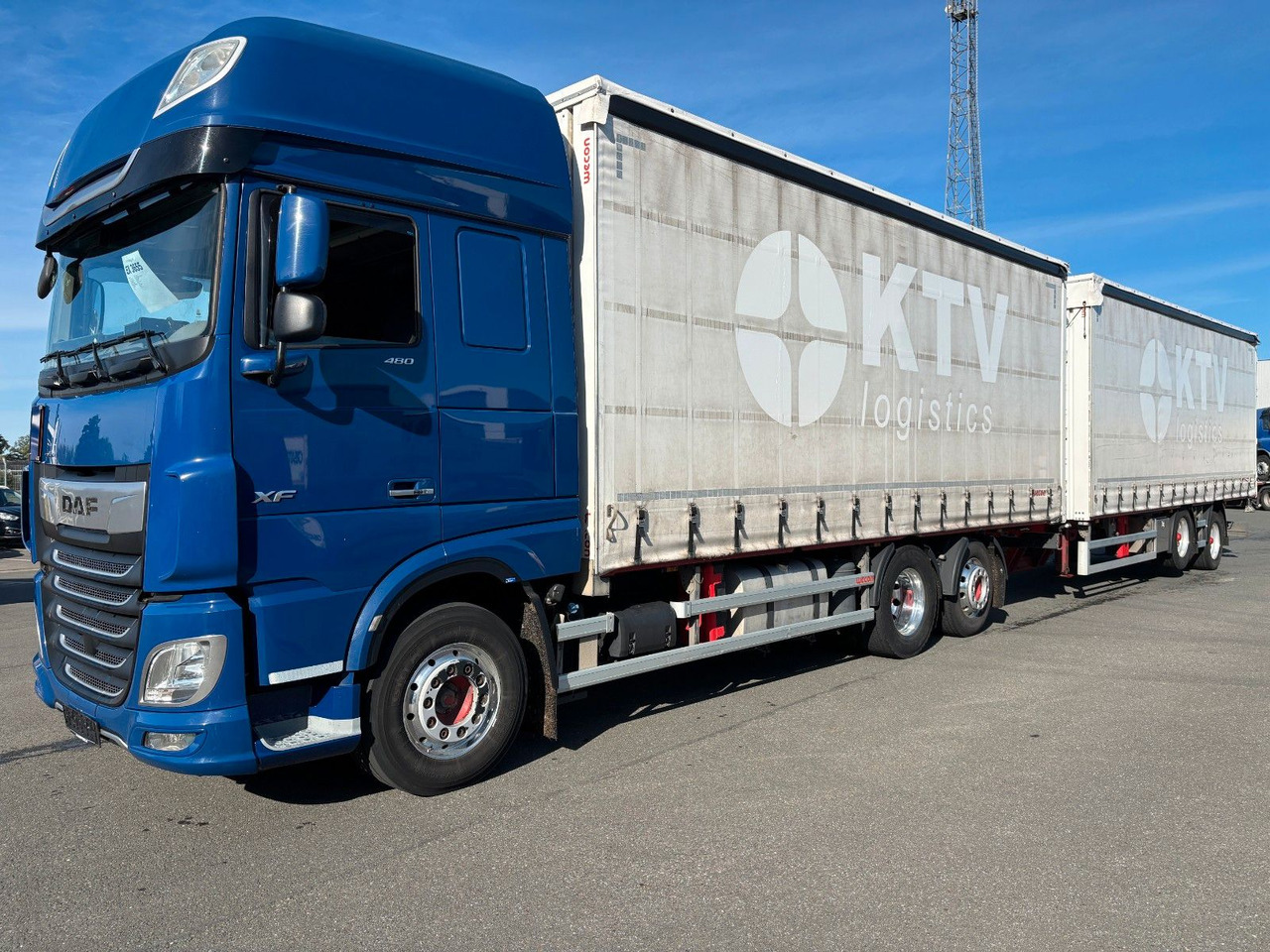 DAF SSC XF 480 Jumbozug + Anh Wecon Staplerhalterung - Camion cu prelată: Foto 1 DAF SSC XF 480 Jumbozug + Anh Wecon Staplerhalterung - Camion cu prelată: Foto 1