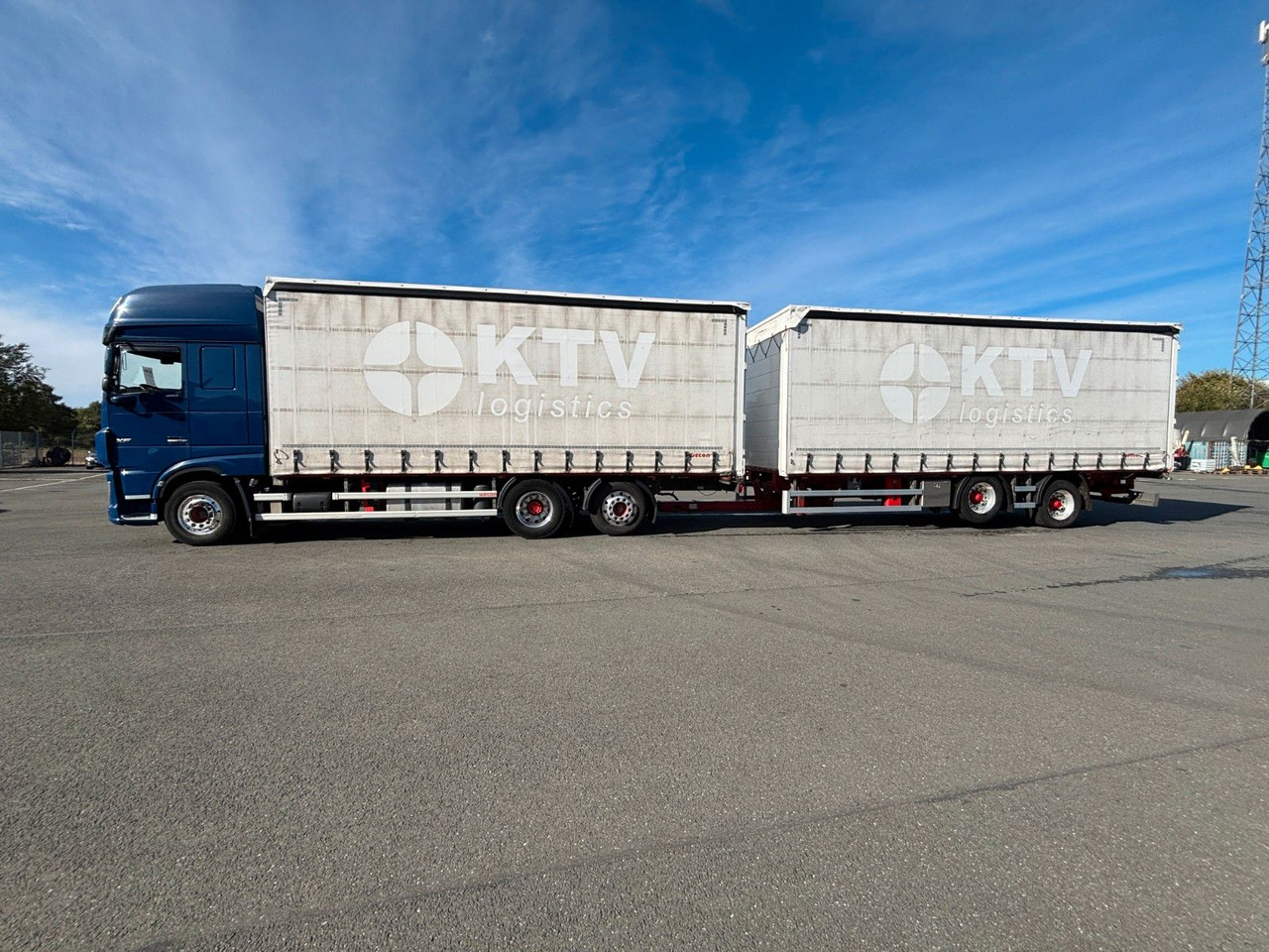 DAF SSC XF 480 Jumbozug + Anh Wecon Staplerhalterung - Camion cu prelată: Foto 3 DAF SSC XF 480 Jumbozug + Anh Wecon Staplerhalterung - Camion cu prelată: Foto 3