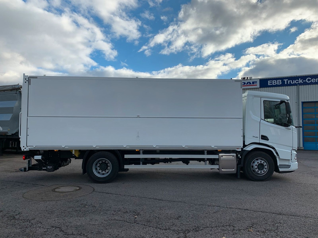 DAF FA XD 370 zikun Swing-Board-Aufbau - Camion pentru transportul băuturilor: Foto 3 DAF FA XD 370 zikun Swing-Board-Aufbau - Camion pentru transportul băuturilor: Foto 3