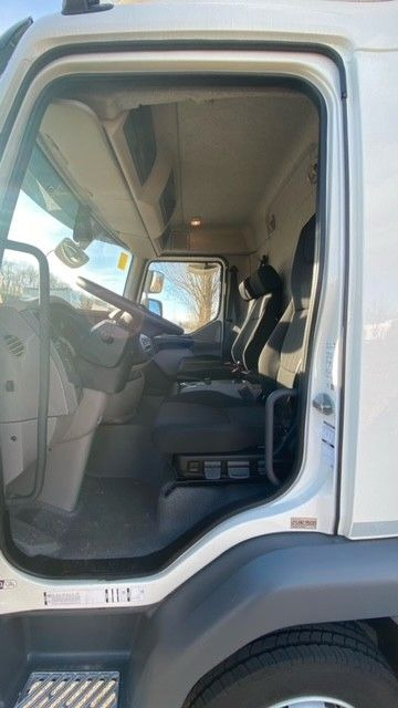 DAF LF 210 8t Pritsche-Plane LBW Tageszulassung - Camion cu prelată: Foto 5 DAF LF 210 8t Pritsche-Plane LBW Tageszulassung - Camion cu prelată: Foto 5