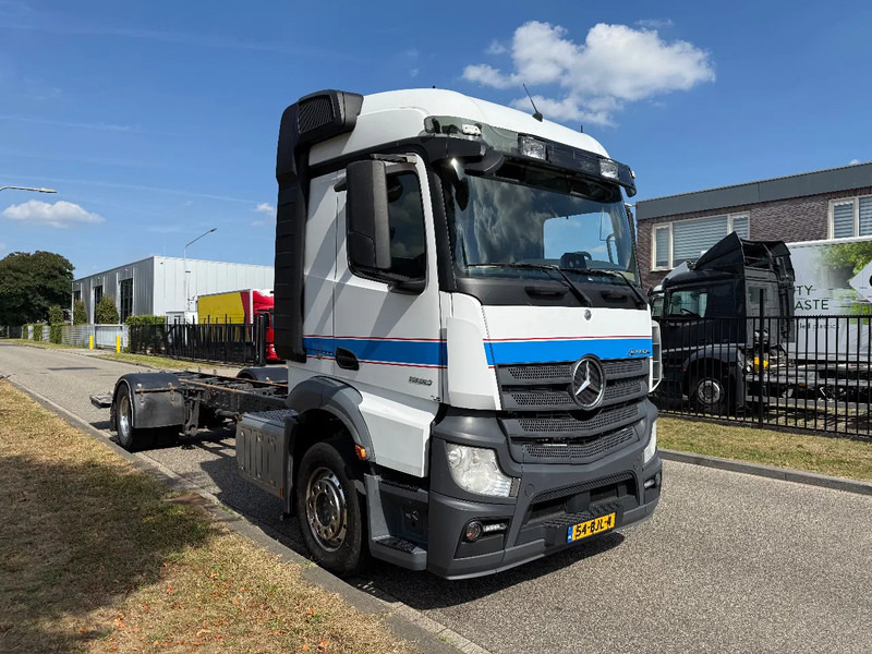 Mercedes-Benz Actros 1930 2017 only 414.000 km - Camion şasiu: Foto 2 Mercedes-Benz Actros 1930 2017 only 414.000 km - Camion şasiu: Foto 2