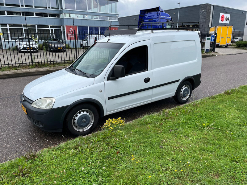 Opel Combo 1.3 CDTI, Airco, Radio, Roofrack - Autoutilitară compactă: Foto 2 Opel Combo 1.3 CDTI, Airco, Radio, Roofrack - Autoutilitară compactă: Foto 2