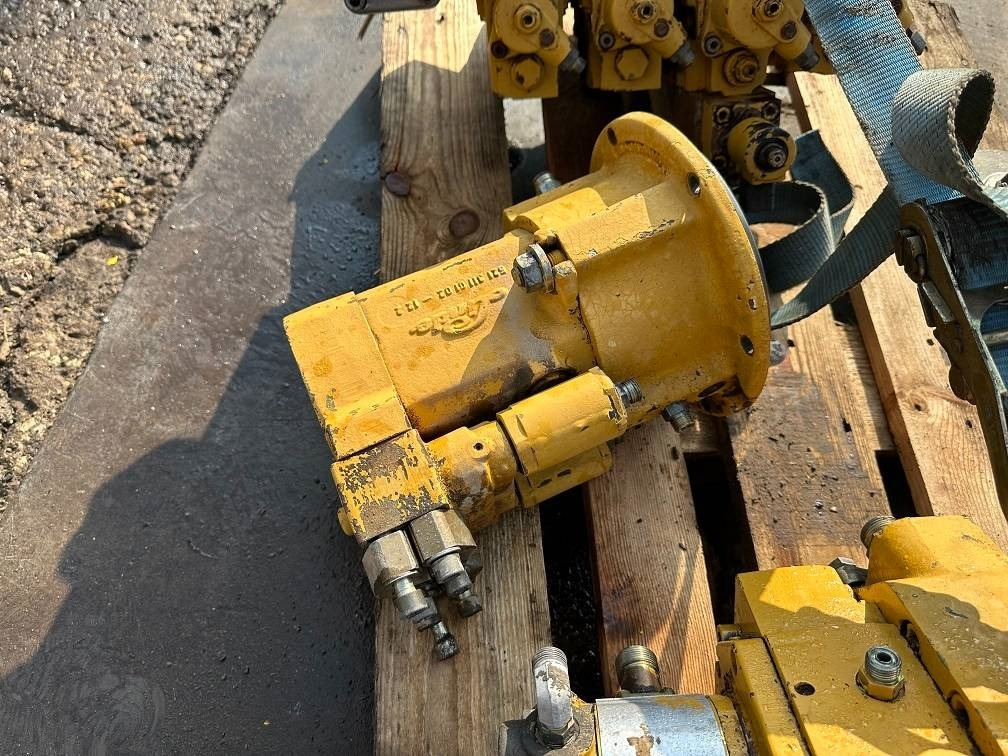 CAT 214 B FT hydro motor linde MMF-65 - Excavator pe roţi: Foto 2 CAT 214 B FT hydro motor linde MMF-65 - Excavator pe roţi: Foto 2