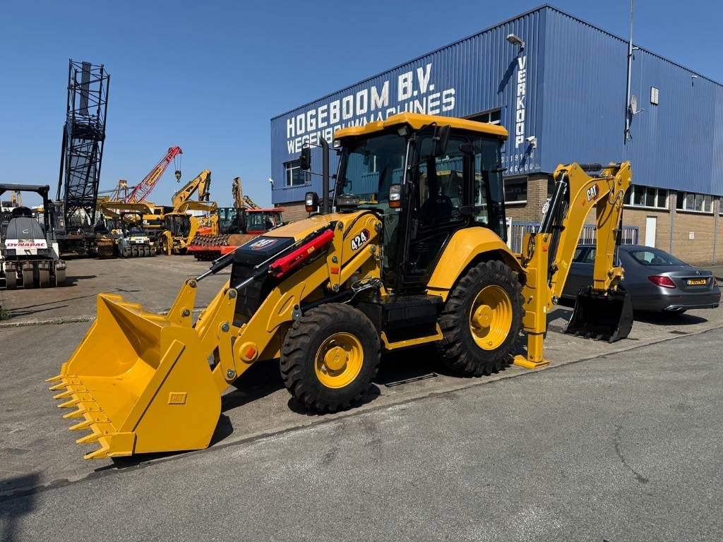 CAT 424 4X4 HAMMER LINE ( UNUSED ) - Buldoexcavator: Foto 1 CAT 424 4X4 HAMMER LINE ( UNUSED ) - Buldoexcavator: Foto 1