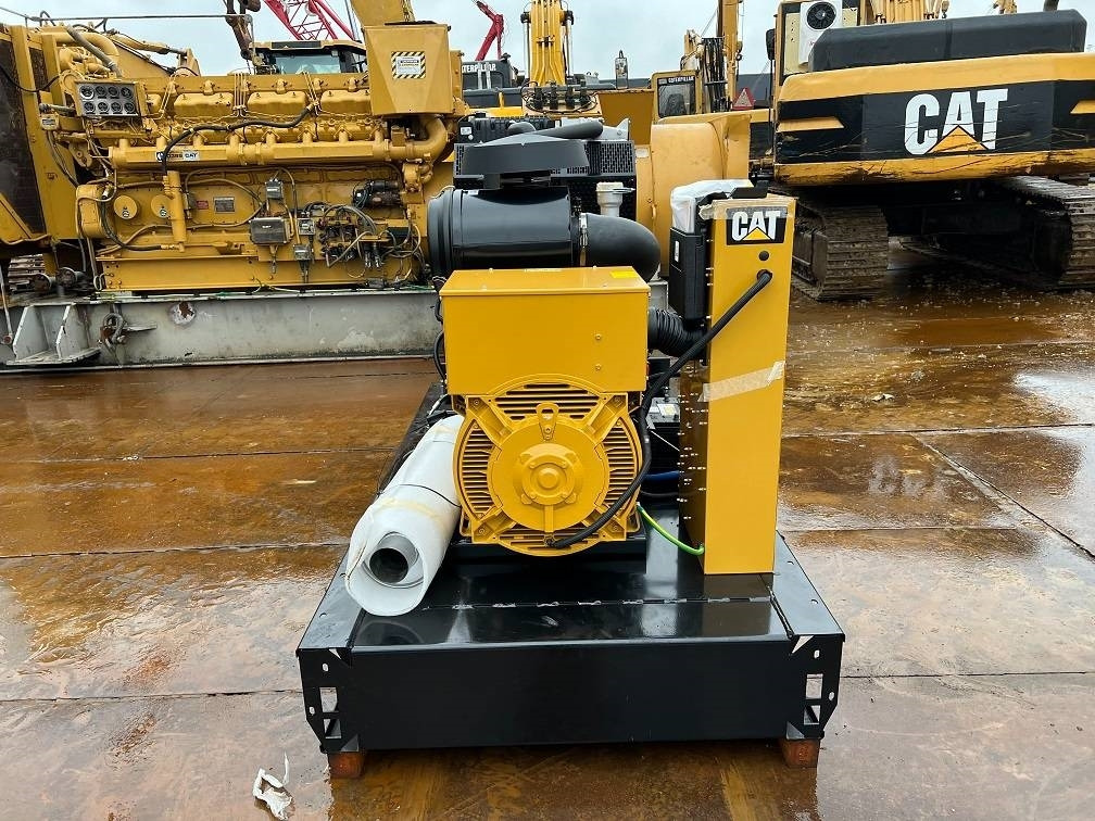 CAT DE 200 E3 200 kva 160kw 10 units availble UNUSED - Generator electric: Foto 3 CAT DE 200 E3 200 kva 160kw 10 units availble UNUSED - Generator electric: Foto 3