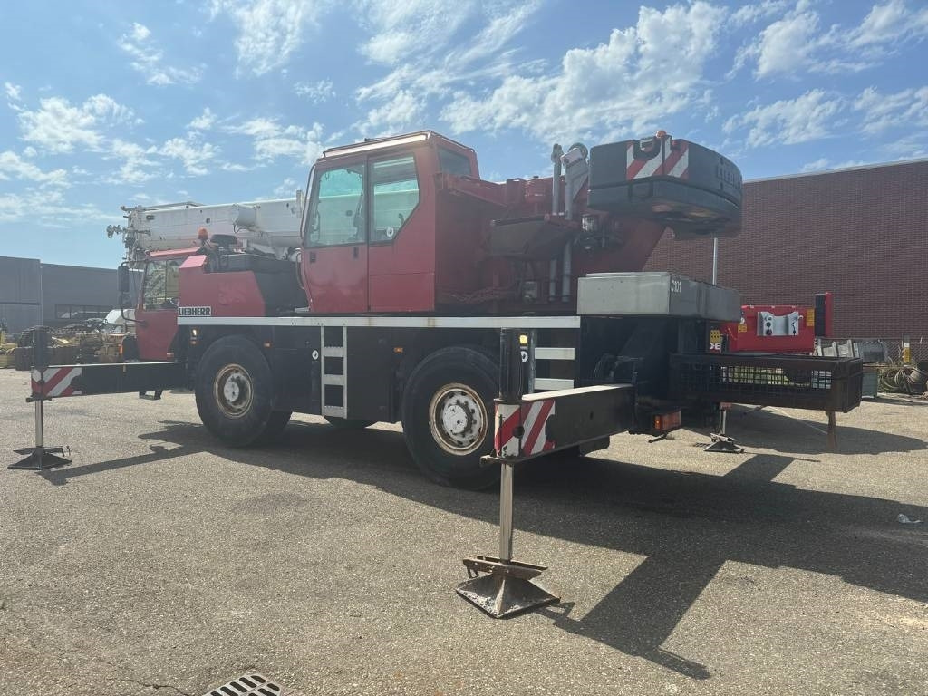 Liebherr LTM 1030-2.1 whit jib - Macara tot teren: Foto 3 Liebherr LTM 1030-2.1 whit jib - Macara tot teren: Foto 3