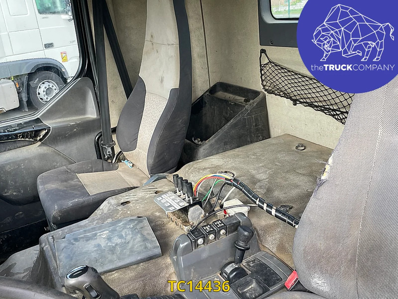 Renault Kerax 370 - Camion transport containere/ Swap body: Foto 3 Renault Kerax 370 - Camion transport containere/ Swap body: Foto 3