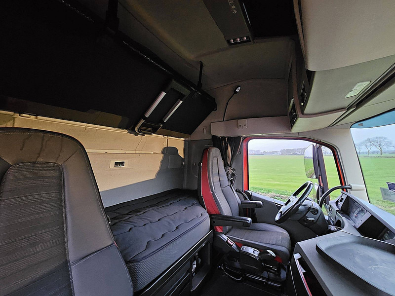 Cap tractor Volvo FH 500 6X2: Foto 16