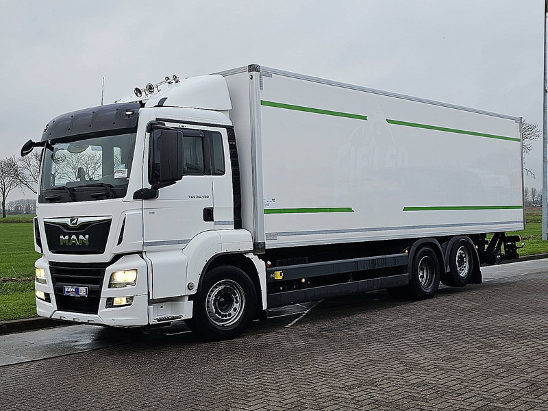 MAN 26.420 TGS 6X2-4 LL LIFT ISOBOX - Camion furgon: Foto 2 MAN 26.420 TGS 6X2-4 LL LIFT ISOBOX - Camion furgon: Foto 2