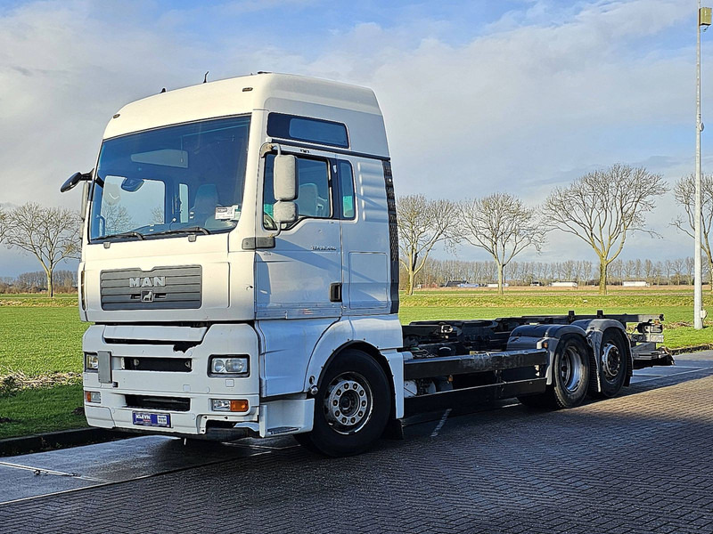 MAN 26.440 TGA XXL 6X2 TAILLIFT - Camion transport containere/ Swap body: Foto 2 MAN 26.440 TGA XXL 6X2 TAILLIFT - Camion transport containere/ Swap body: Foto 2