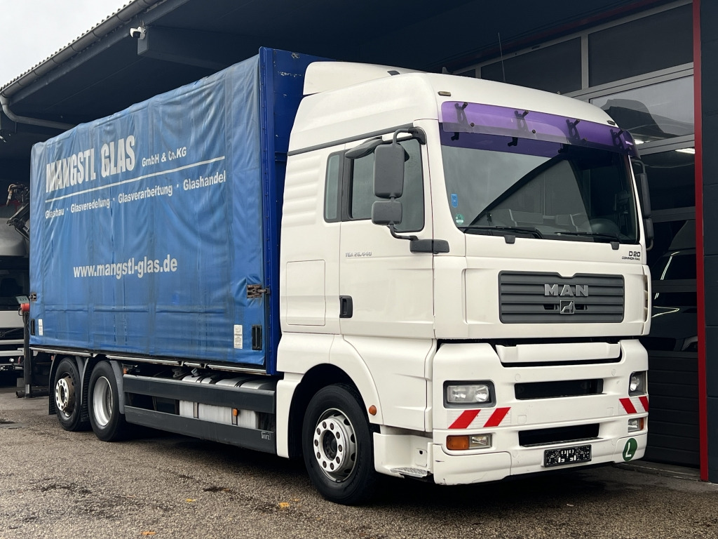 MAN TGA 26.440 6x2 LL Retarder Kran Palfinger 20002 - Camion cu prelată: Foto 1 MAN TGA 26.440 6x2 LL Retarder Kran Palfinger 20002 - Camion cu prelată: Foto 1