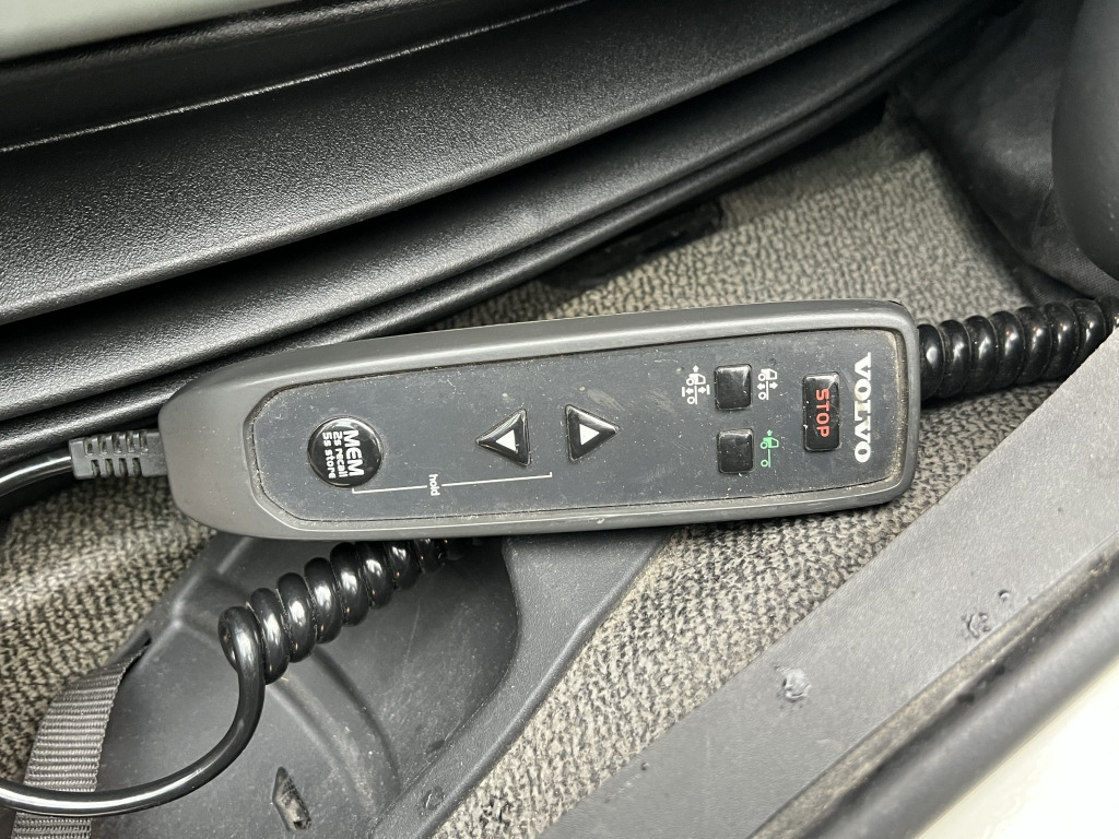 Volvo FL 260 7,2m LBW Klima Tempomat AHK Orig. 125'km - Camion cu prelată: Foto 5 Volvo FL 260 7,2m LBW Klima Tempomat AHK Orig. 125'km - Camion cu prelată: Foto 5