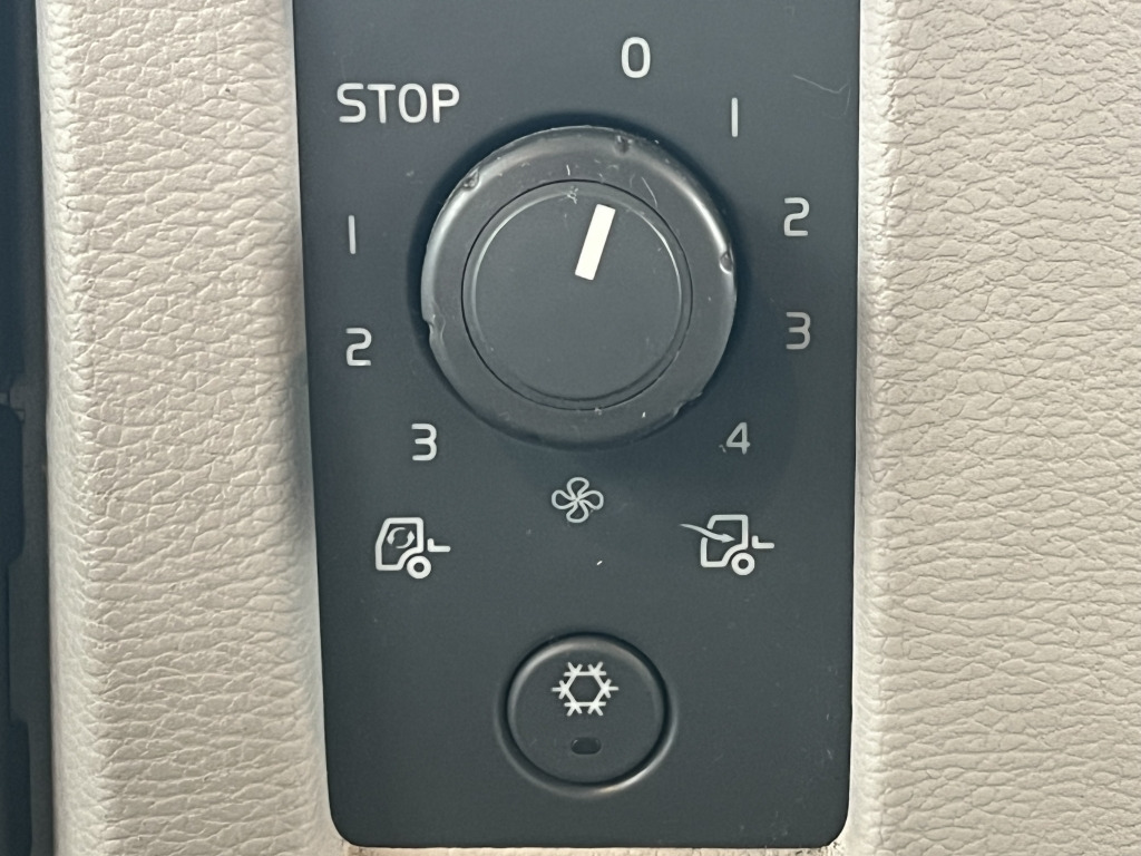 Volvo FL 260 7,2m LBW Klima Tempomat AHK Orig. 125'km - Camion cu prelată: Foto 2 Volvo FL 260 7,2m LBW Klima Tempomat AHK Orig. 125'km - Camion cu prelată: Foto 2