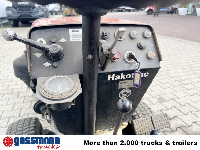 Tractor comunal Hako V 490 mit Schneeschild und Ketten: Foto 14 Tractor comunal Hako V 490 mit Schneeschild und Ketten: Foto 14