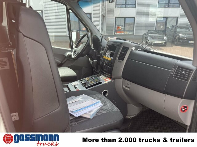 Mercedes-Benz Sprinter 516 CDI 4x2, Rettungswagen, Bi-Xenon - Dubă: Foto 5 Mercedes-Benz Sprinter 516 CDI 4x2, Rettungswagen, Bi-Xenon - Dubă: Foto 5